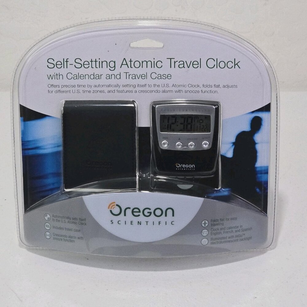 Oregon Scientific Self Setting Atomic Travel Clock With Case RM832A